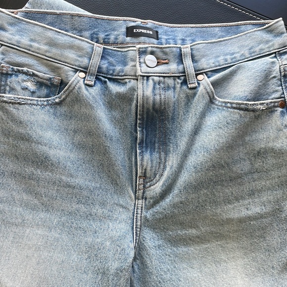 NWOT Express High Waisted Light Wash Ripped Straight Ankle Jeans - Picture 8 of 10